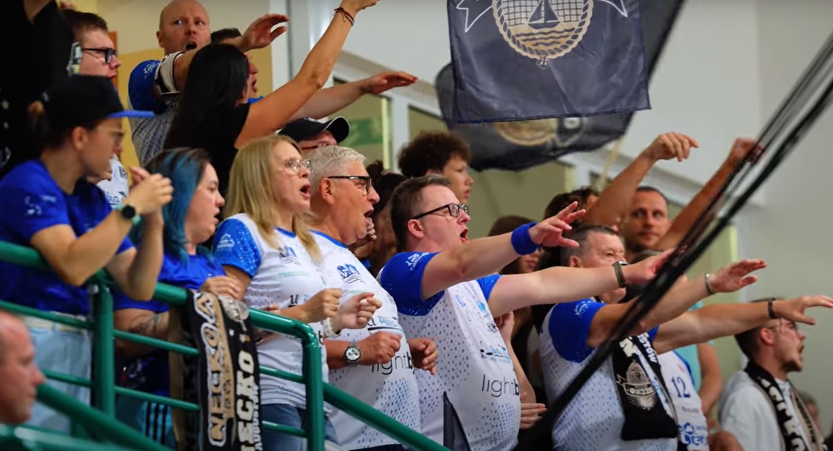 Kibice KS Necko Augustów na trybunach