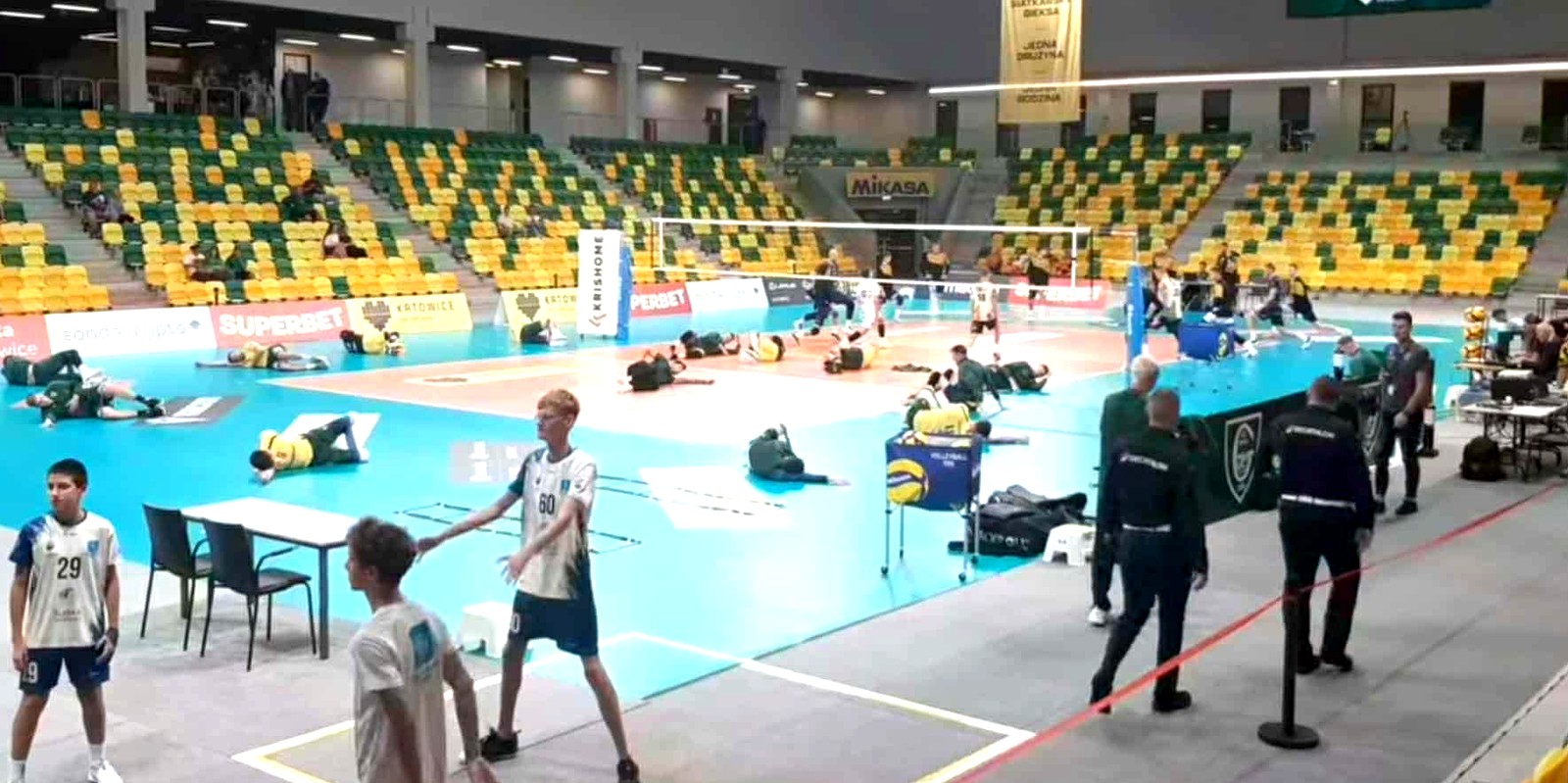 Rozgrzewka przed meczem GKS Katowice – KS Necko Augustów (fot. YouTube - kibic)